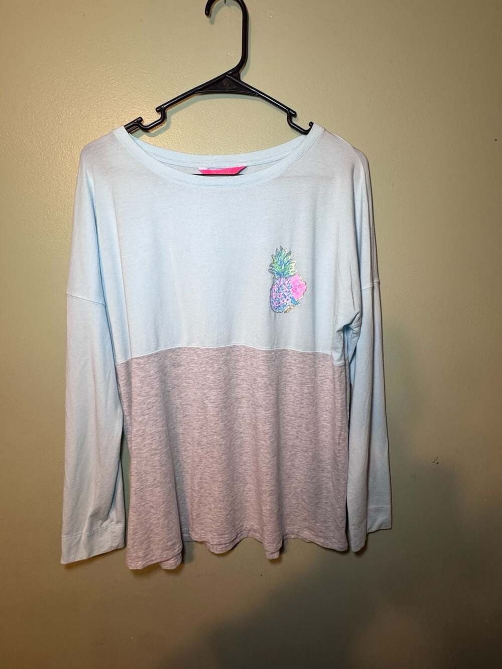 Lilly Pulitzer Women’s M XX Lilly Colorblock Long Sleeve Top Pineapple Applique